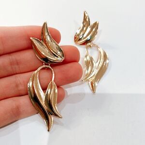 gold dangle drop earrings H42
